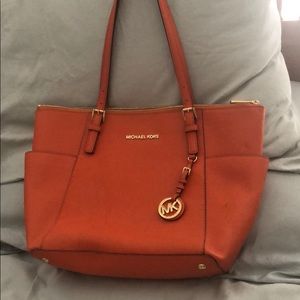 MK tote bag with zipper in good condition